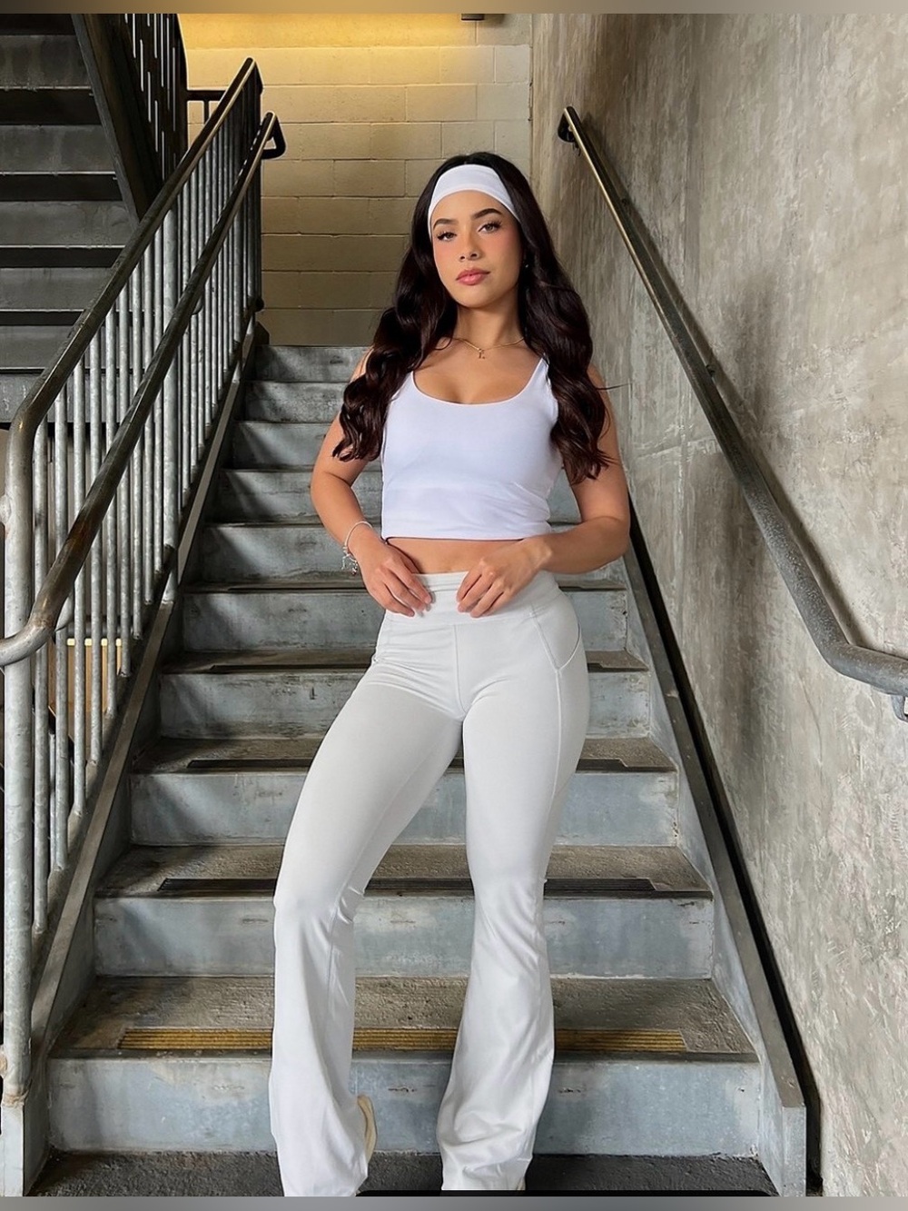Fabletics Built In Bra Tank White Workout Top Women’s Sz S NWT